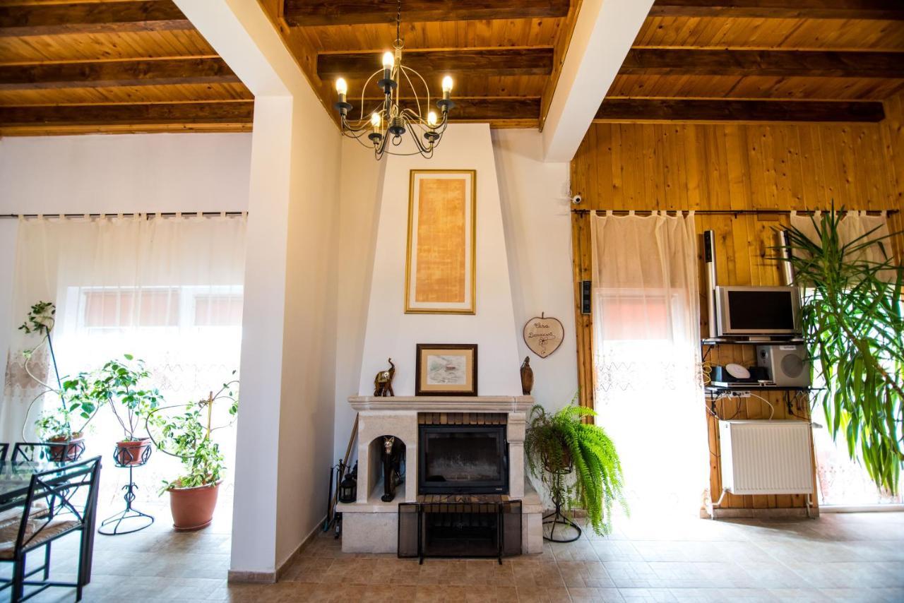 Villa Casa Domneasca à Baia de Fier Extérieur photo